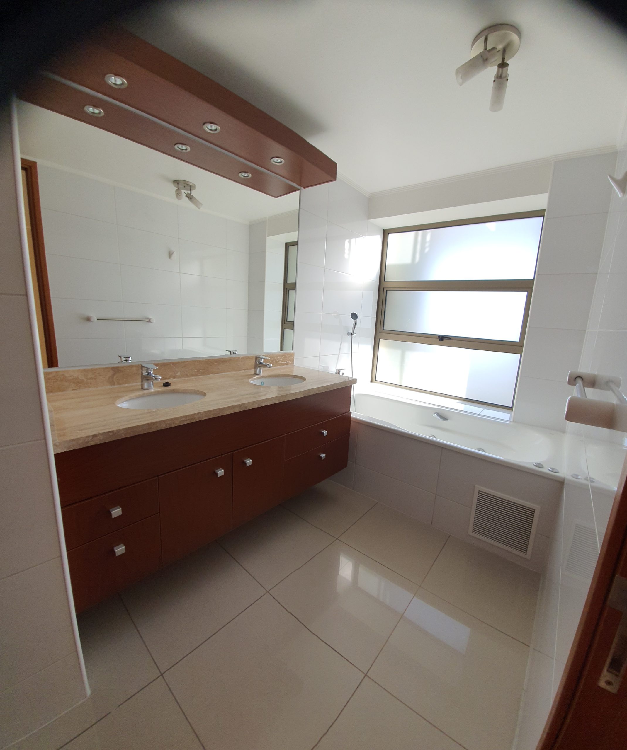 AMPLIO DEPARTAMENTO COMO NUEVO